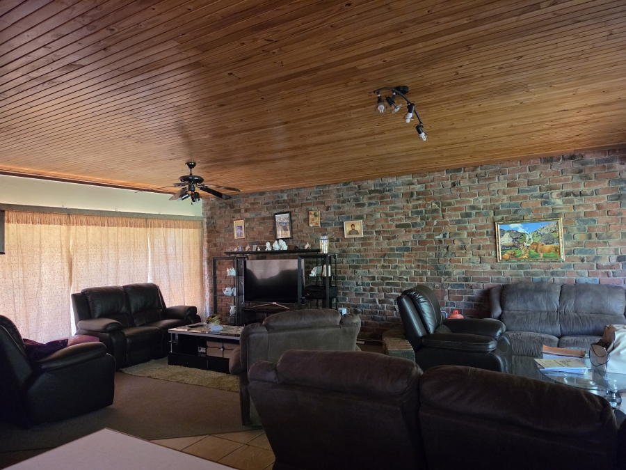 4 Bedroom Property for Sale in Pellissier Free State